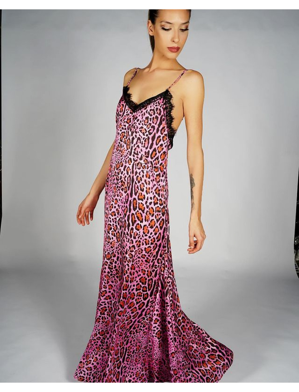 Leopard woman pink dress